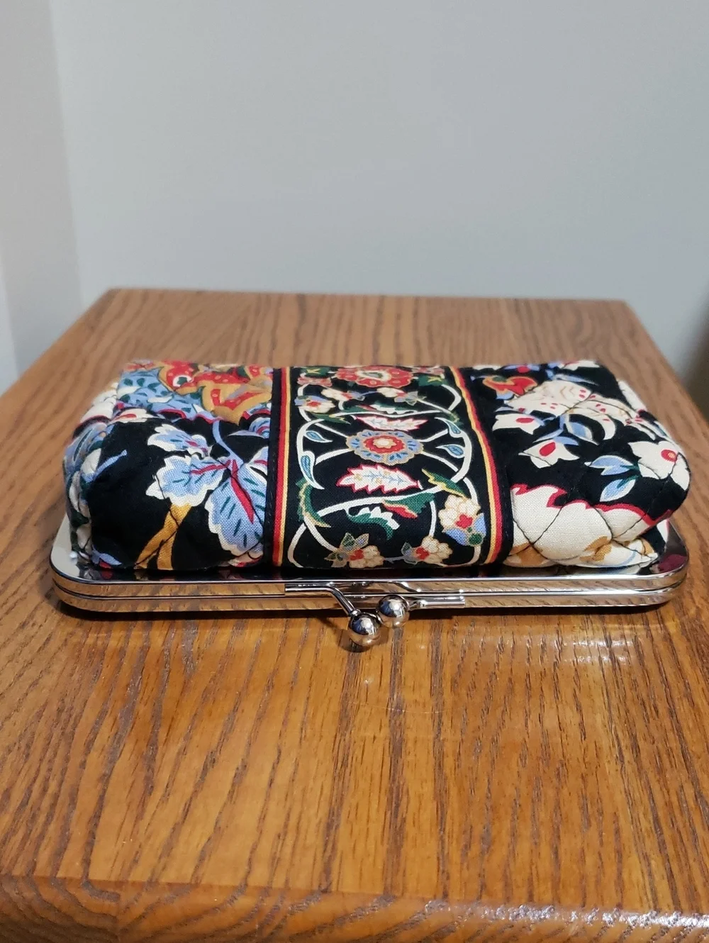 Vera Bradley Versailles Kisslock Makeup Bag / Clutch